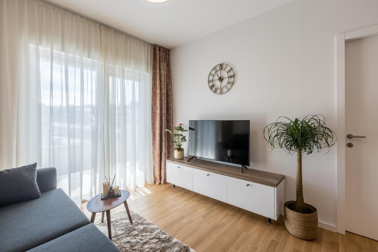 6 Islands - Holiday & Business Apartments - Free Garage Parking Сплит Екстериор снимка